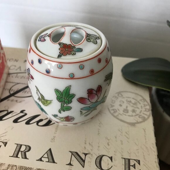 Vintage World Porcelain Ginger from Lillian Vernon - Picture 5 of 9